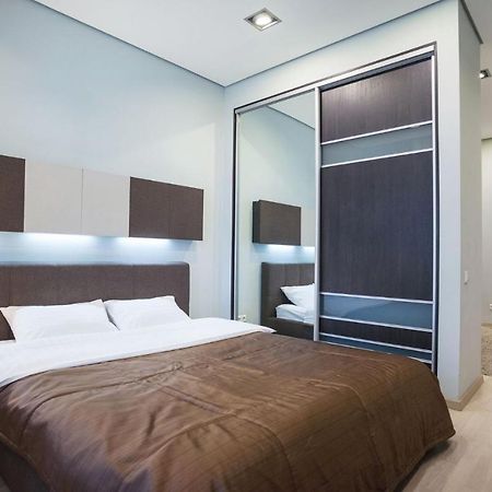Navit Apartments With Breakfast, Near The Railway Station, The City Center And The Park Kyiv Exterior photo