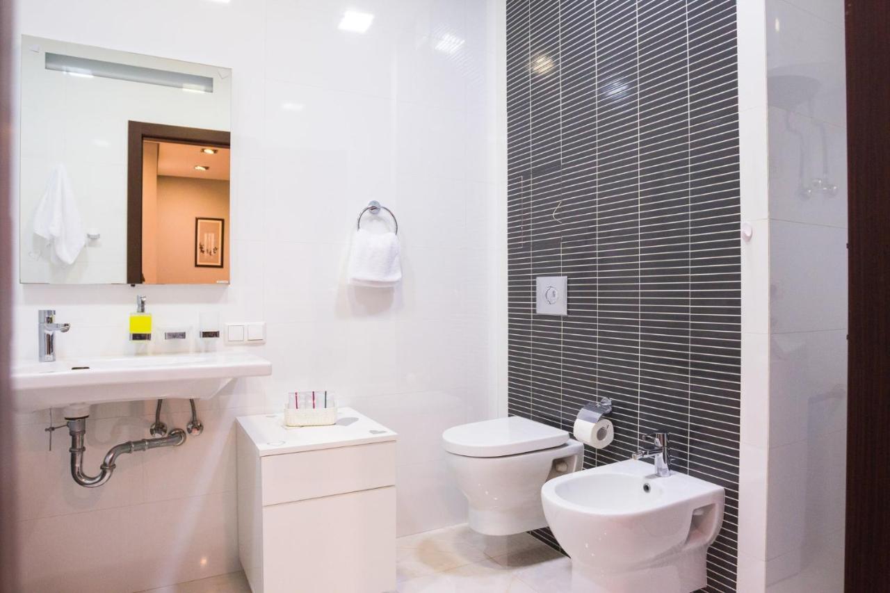Navit Apartments With Breakfast, Near The Railway Station, The City Center And The Park Kyiv Exterior photo