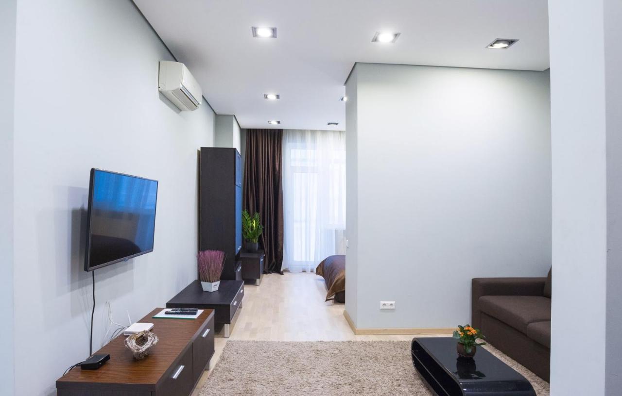 Navit Apartments With Breakfast, Near The Railway Station, The City Center And The Park Kyiv Exterior photo